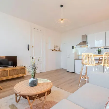 Appartement Hypercentre - Private Parking, Metro + Train 100m Tourcoing