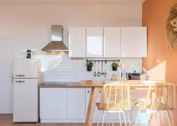 Hypercentre - Private Parking, Metro + Train 100m Appartement